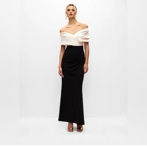 BETSY & ADAM Petite Off-The-Shoulder Sweetheart-Neckline Gown White Black